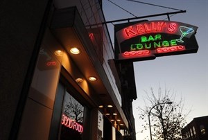 Kelly's Bar & Lounge