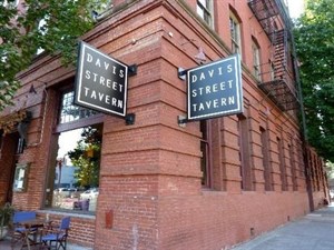 Davis Street Tavern