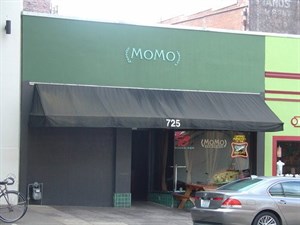 Momo Bar Maximo