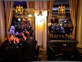 Henry's Pub