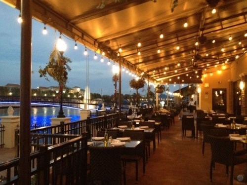 Join The Happy Hour At Carmine S La Trattoria Restaurant In Miami